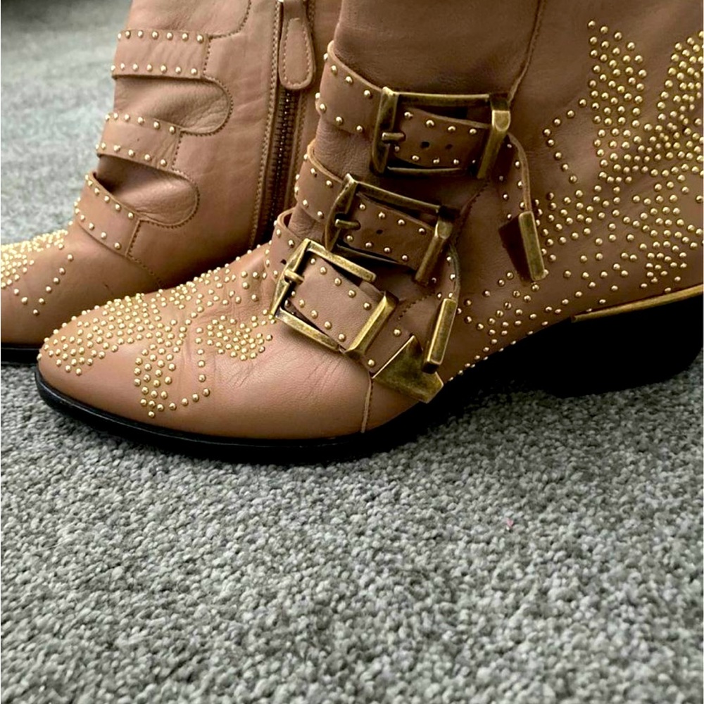 Chloé Susanna Studded
Heeled Ankle Boots. Size 5.5